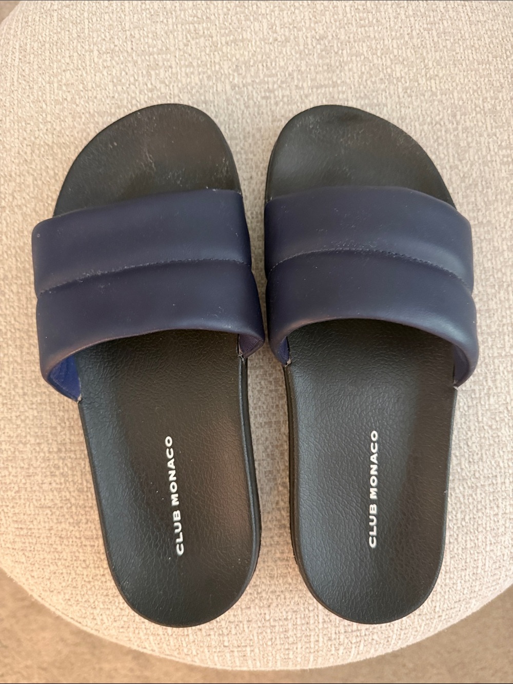 Club Monaco Women’s Navy and Black Padded Slide Sandals Sz 7